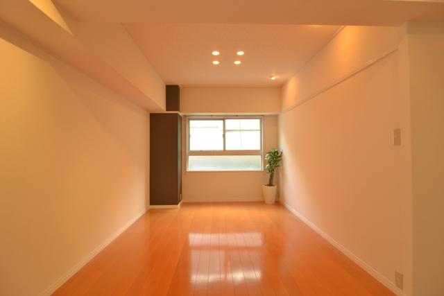 Kitchen. Accented cross shine in warm flooring.