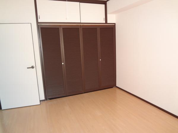 Other introspection. wall ・ Ceiling Cross ・ YukaChokawa, Storage is plenty.