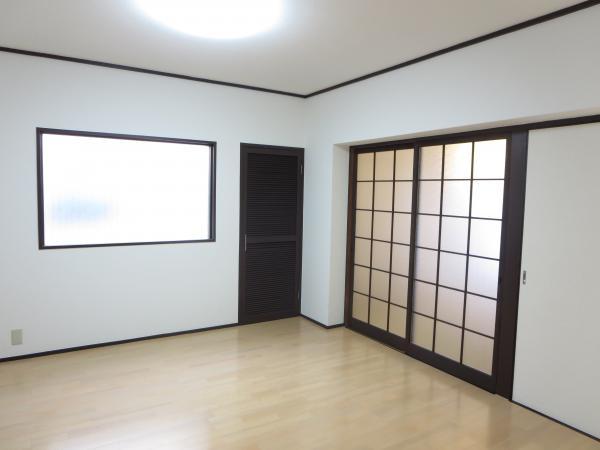 Living. wall ・ Ceiling Cross ・ YukaChokawa