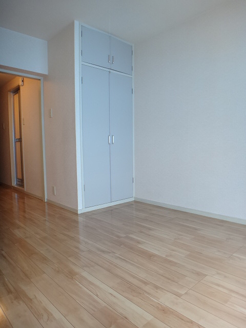 Living and room. And spacious ☆