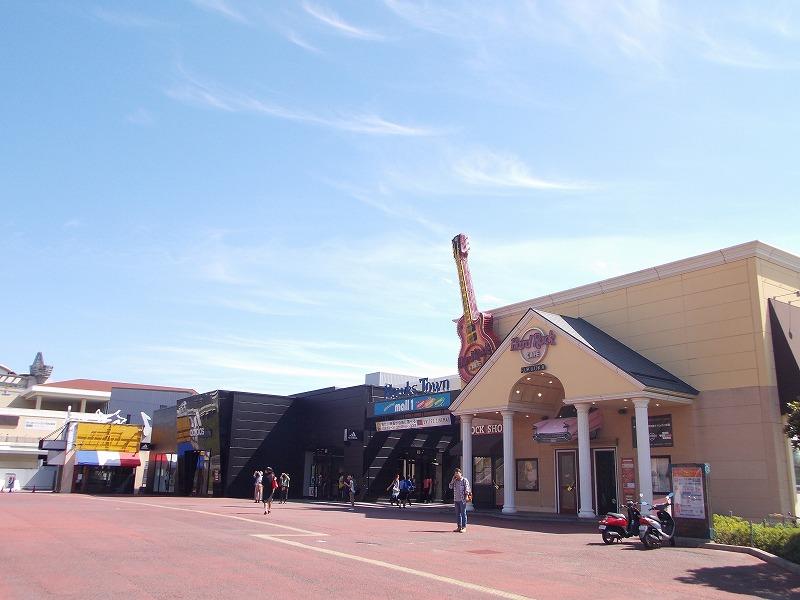 Shopping centre. You can also enjoy up to Hawks Town 500m walk incidentally shopping