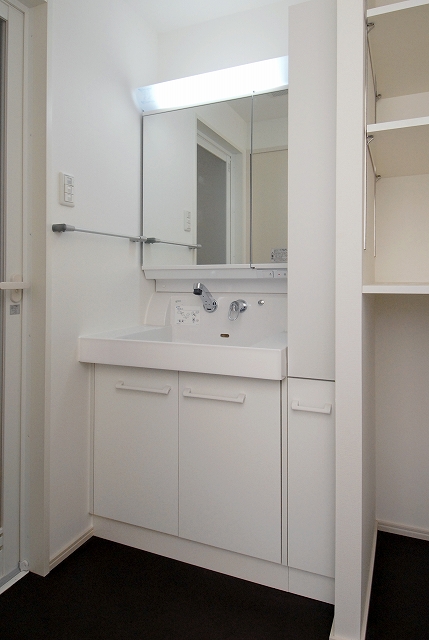 Receipt. Walk-in closet