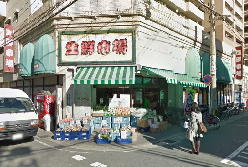 Supermarket. 200m to the fresh market (super)