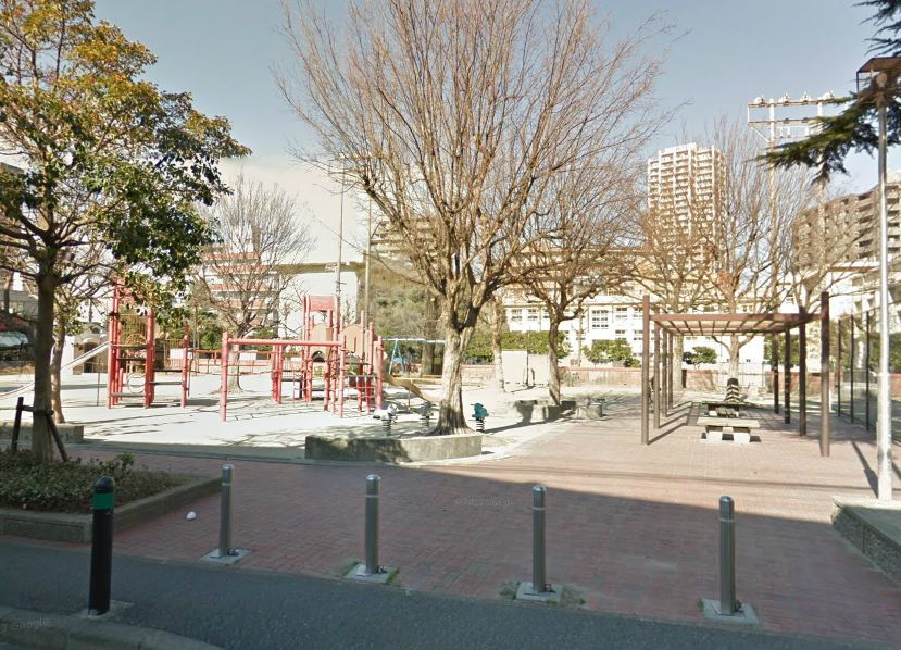 park. Grates to the park (park) 140m