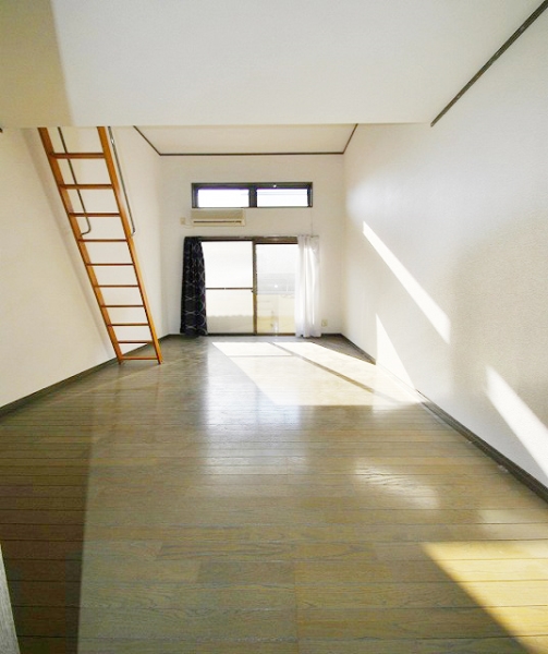 Other room space. Spacious loft in Western-style 10 Pledge