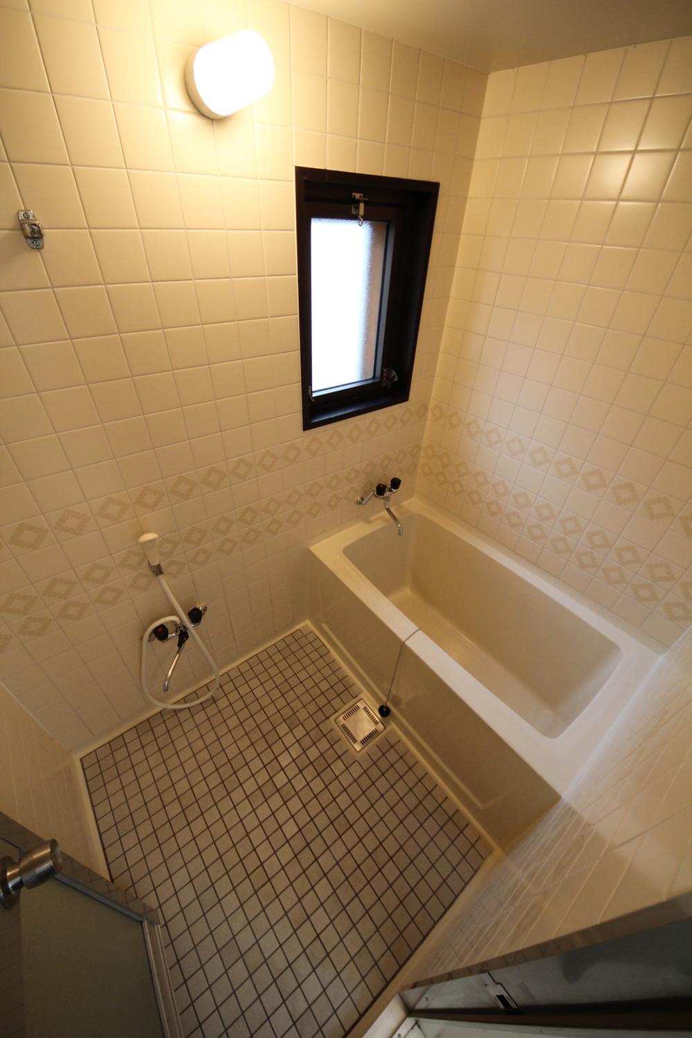 Bathroom. Local (10 May 2013) Shooting