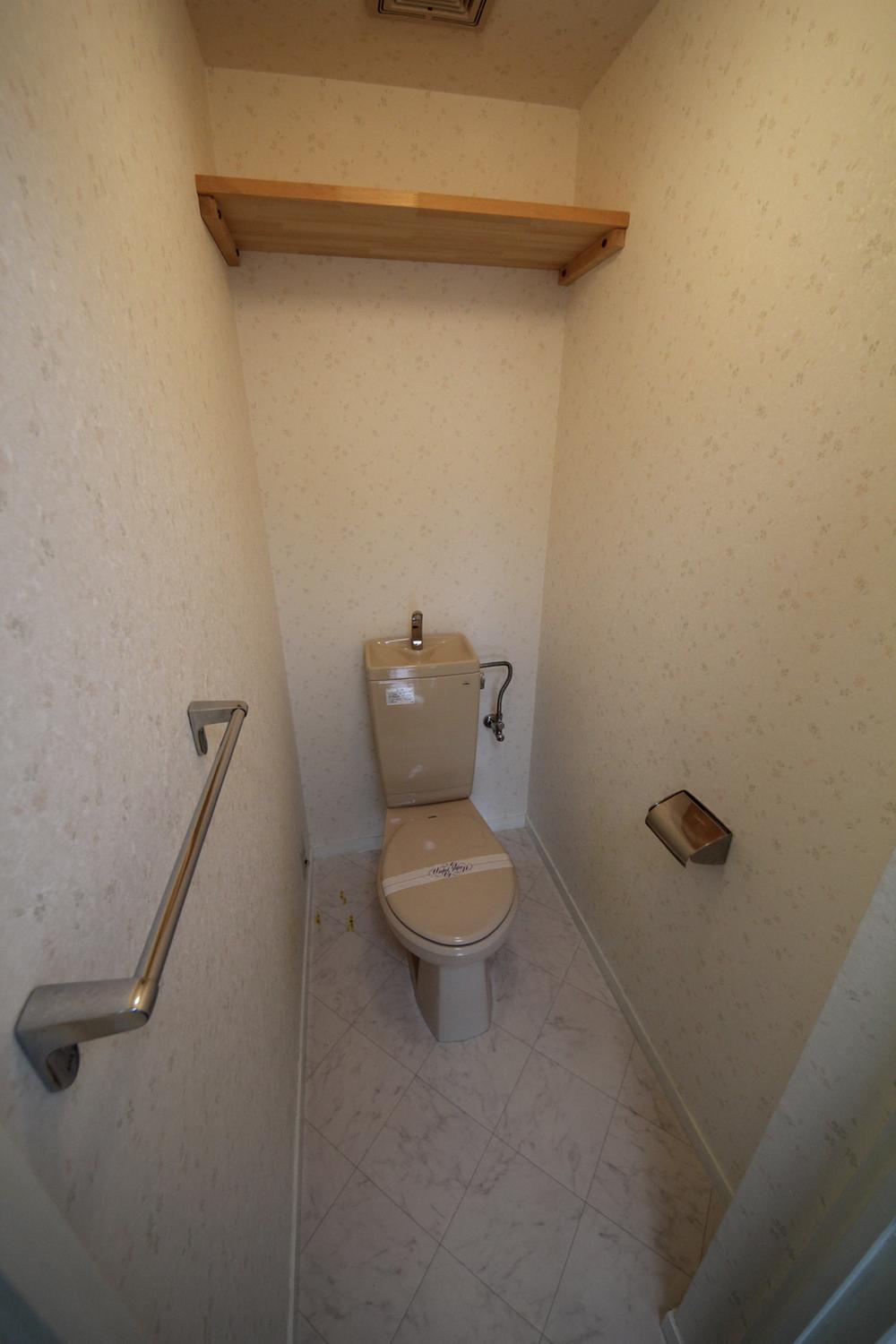 Toilet. Local (10 May 2013) Shooting