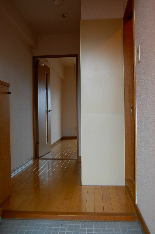 Entrance. With a shoe box