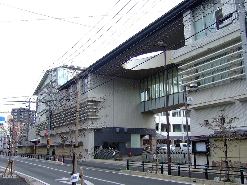 high school ・ College. Private Tsukushi woman Gakuen high school (high school ・ NCT) to 428m