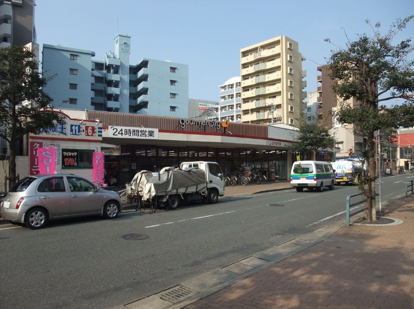 Supermarket. 366m until Gourmet City port town store (Super)