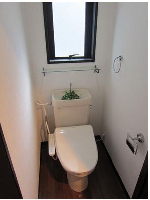 Toilet. bus ・ It is another toilet