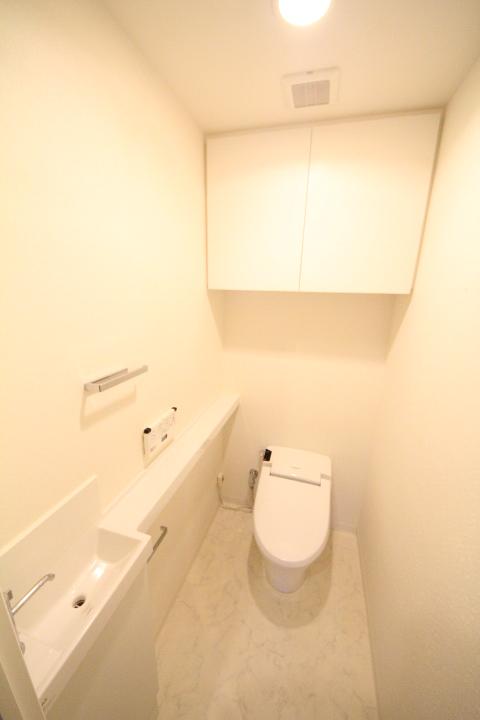 Toilet. Local (12 May 2013) Shooting