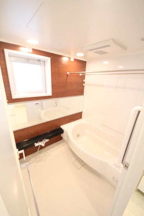 Bathroom. Local (12 May 2013) Shooting