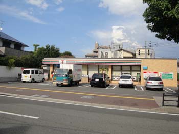 Convenience store. 260m to Seven-Eleven (convenience store)