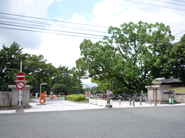 park. 720m to Ohori Park (park)