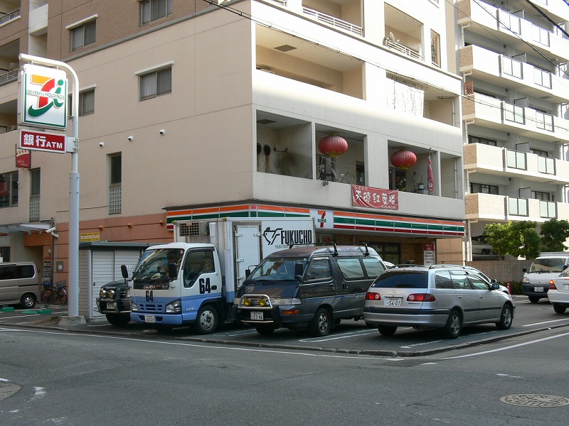 Convenience store. Seven-Eleven Hakata Yakuin store up (convenience store) 157m