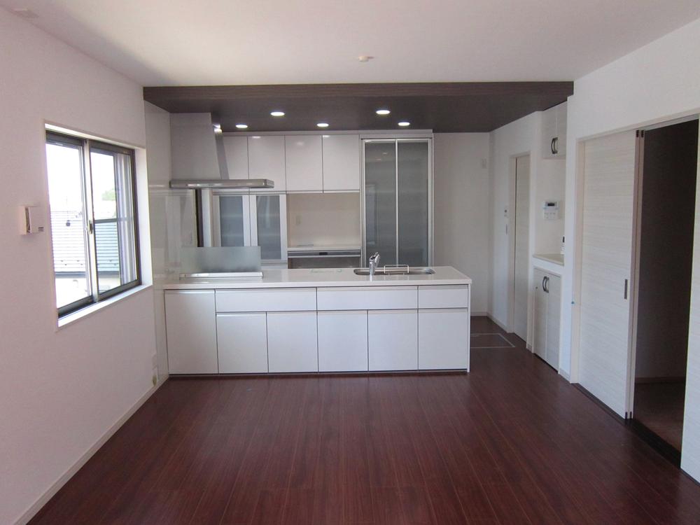 Living. LDK gas hot water floor heating