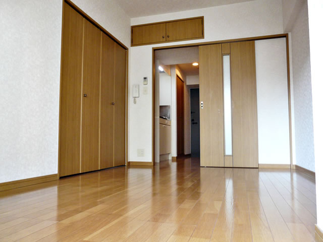 Living and room. Room 1