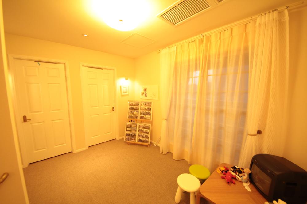 Non-living room. Local (10 May 2013) Shooting