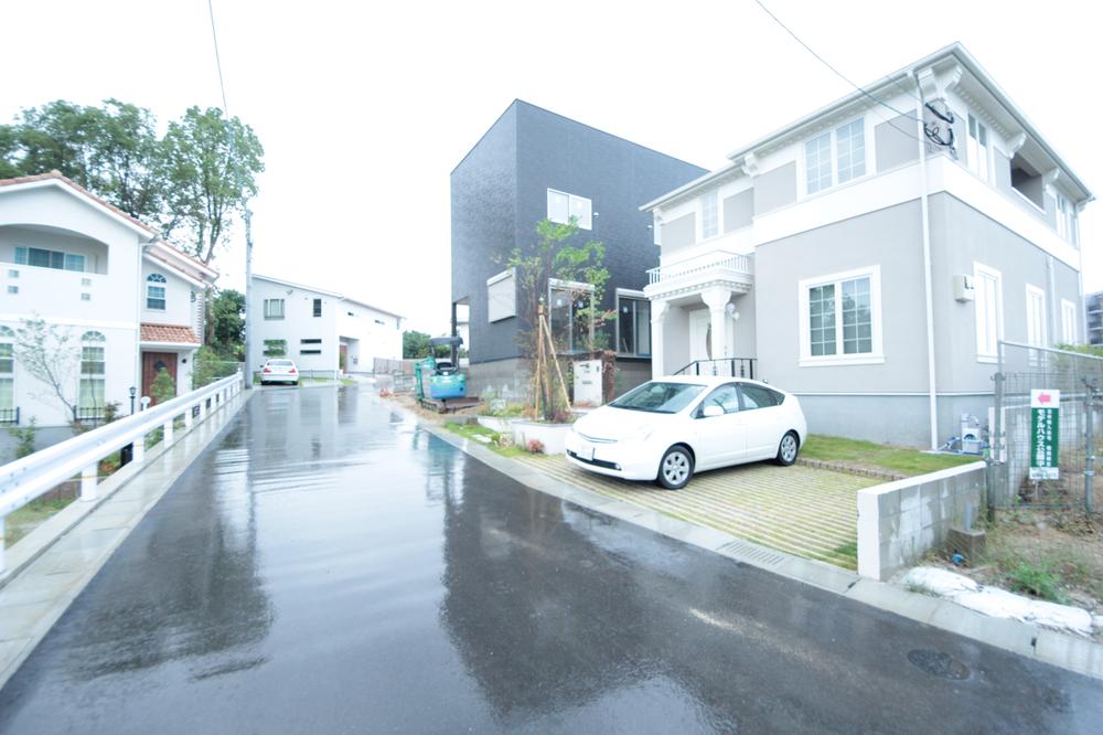 Local photos, including front road. Local (10 May 2013) Shooting