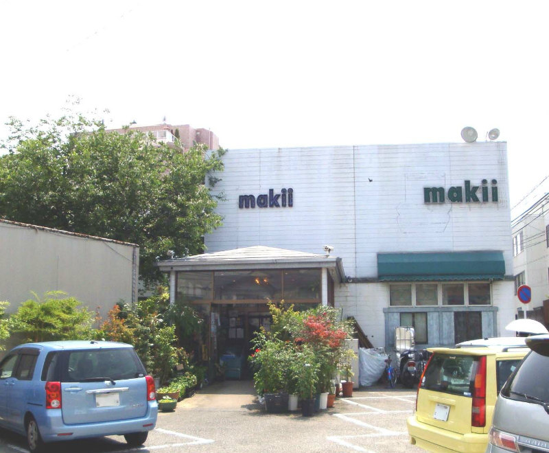 Supermarket. Makii Sanso dori to (super) 366m