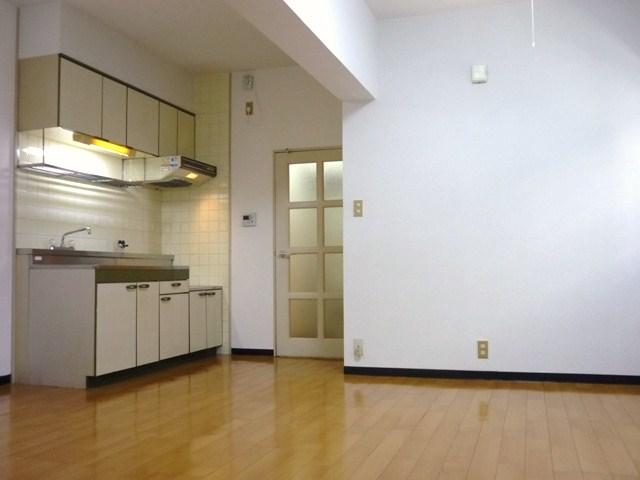 Living. Bright and spacious living room