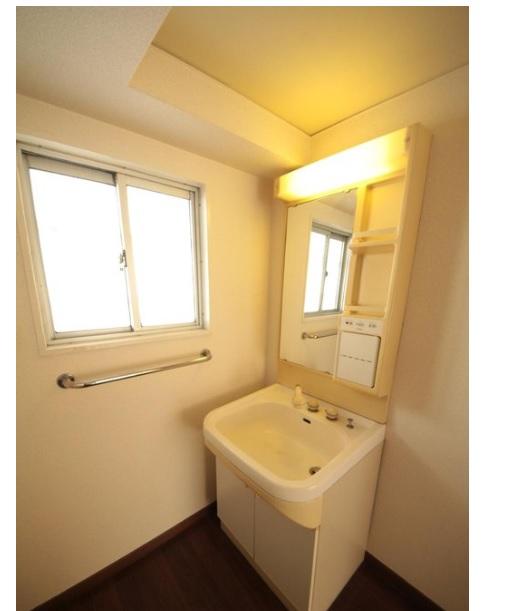 Wash basin, toilet