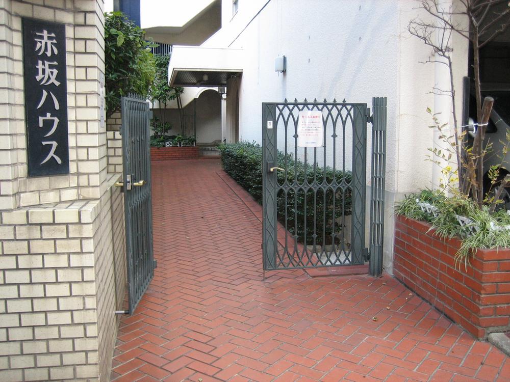 Entrance. Local (12 May 2013) Shooting