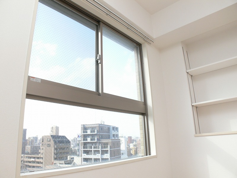 Other Equipment. Two-sided lighting