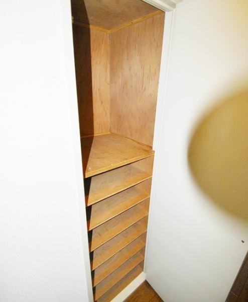 Receipt. Shoebox spacious