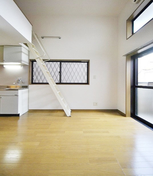 Other room space. Initial cost split possible Furniture consumer electronics with negotiable