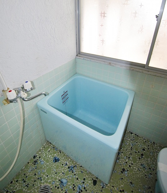 Bath. Bathroom with a window