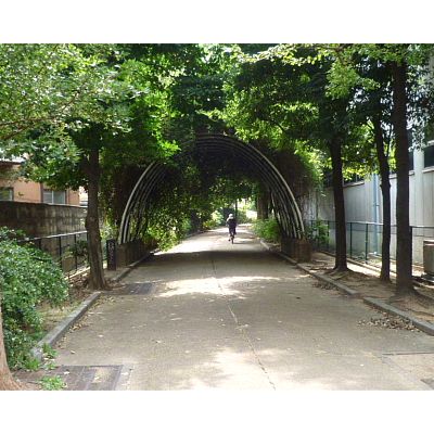 park. Baikoen green road to the (park) 320m