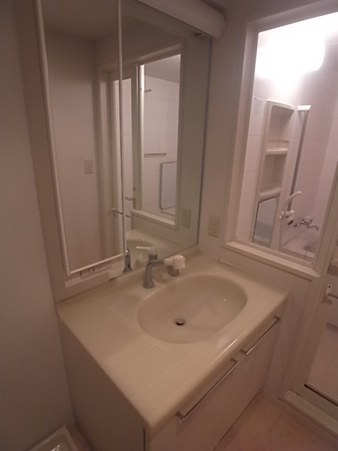 Entrance. There Delivery Box