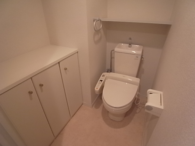 Living and room. There is a partition of movable