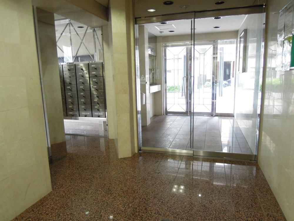 Entrance. Common areas