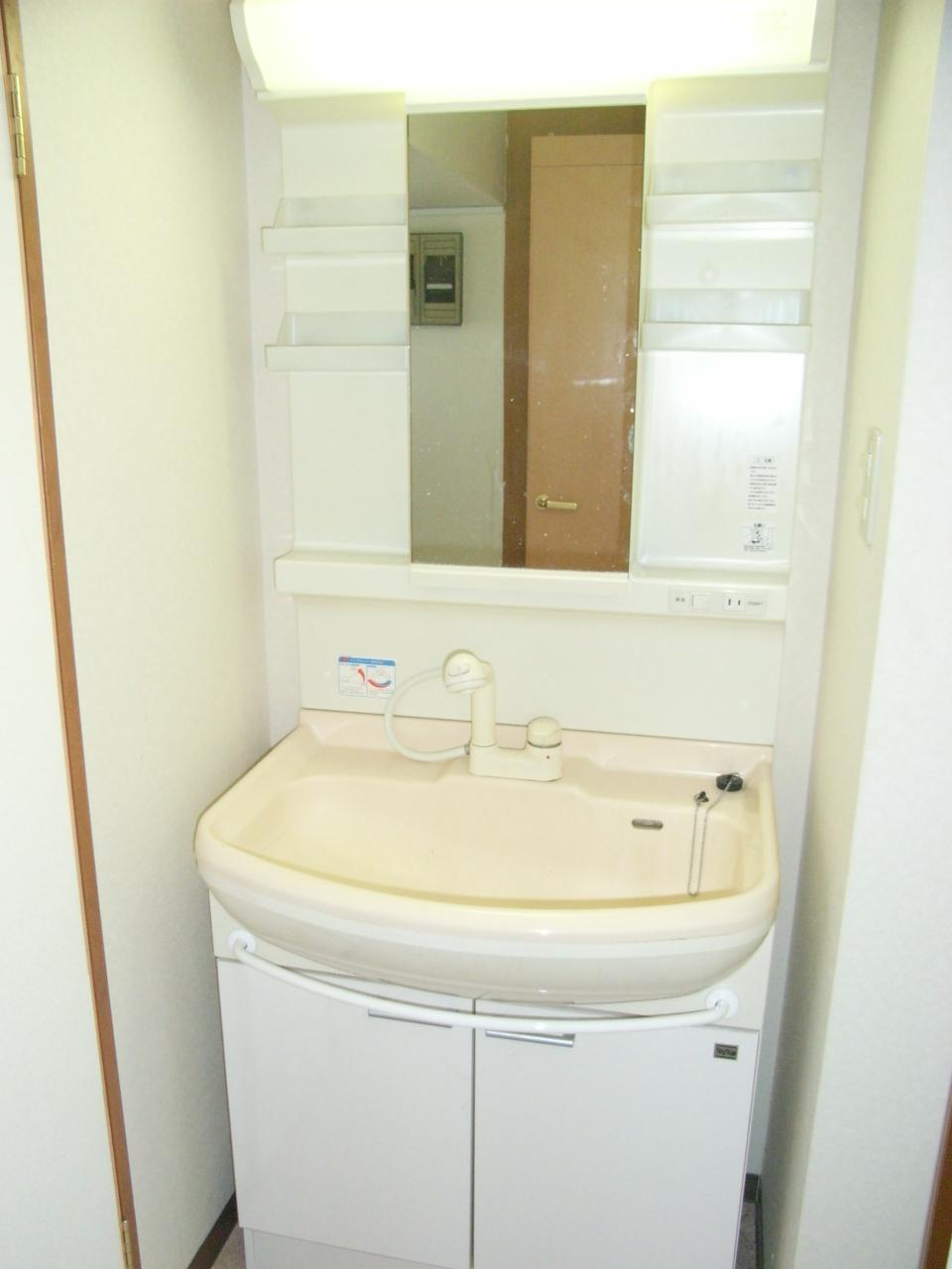 Wash basin, toilet. Indoor (March 2013) Shooting