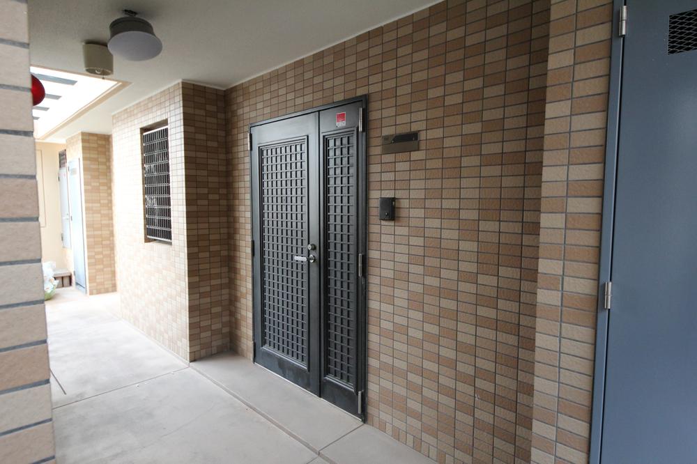 Entrance. This spacious property of the fifth floor one floor