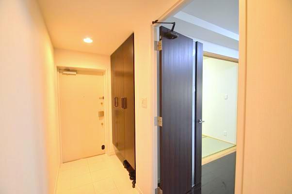 Entrance. Built five years later! Shiny beauty House ☆