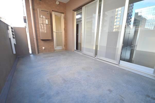 Balcony. Three-sided balcony! Spacious balcony!