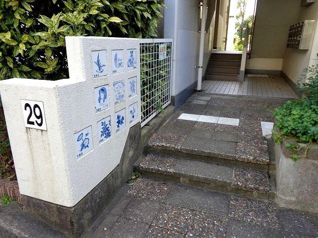 Entrance. Common areas
