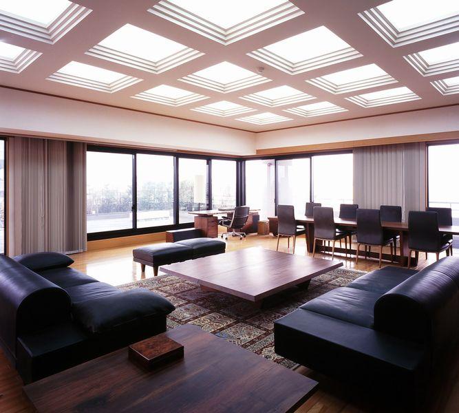 Living. Spacious space of spacious 78 sq m, which views to three sides hear