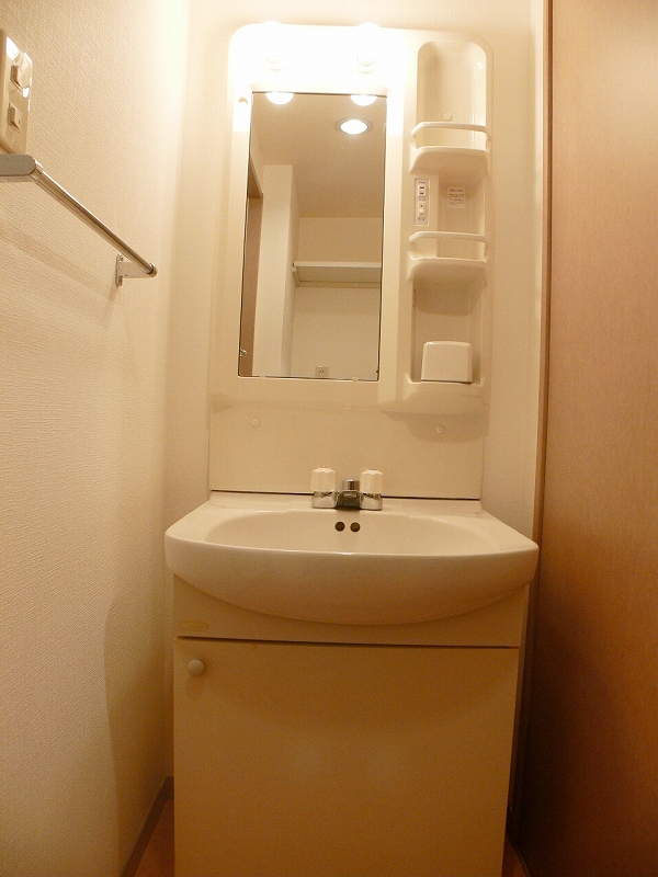 Washroom. Wash basin