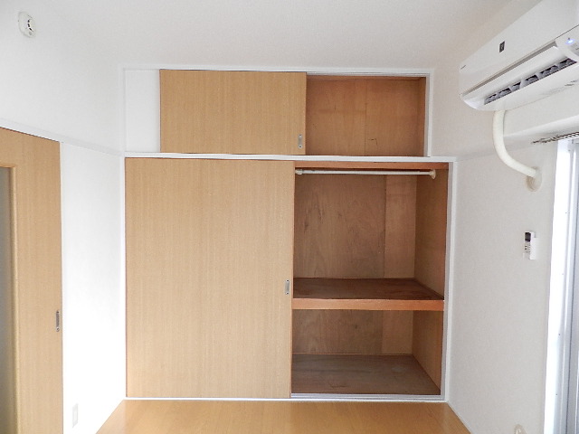 Receipt. Since a renovated closet, Space is large. Photo another, Room