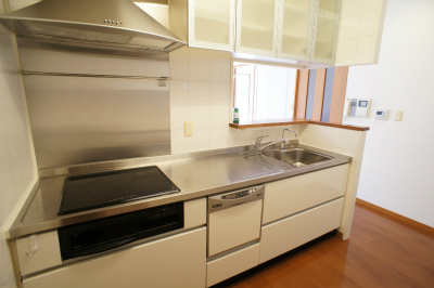 Kitchen. It will also be fun cooking spacious kitchen ☆