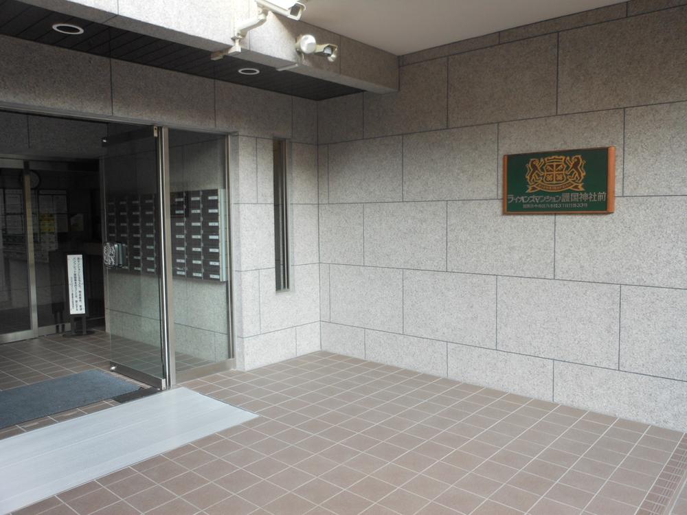 Entrance. Common areas