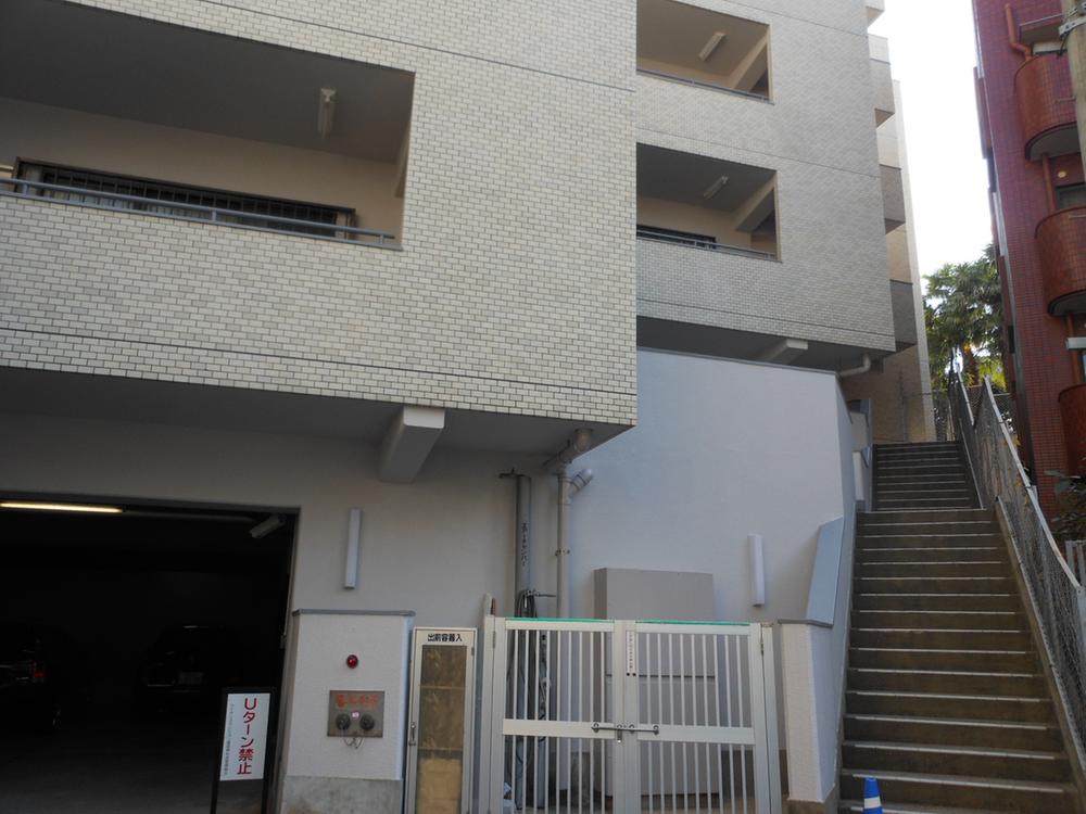 Entrance. Common areas