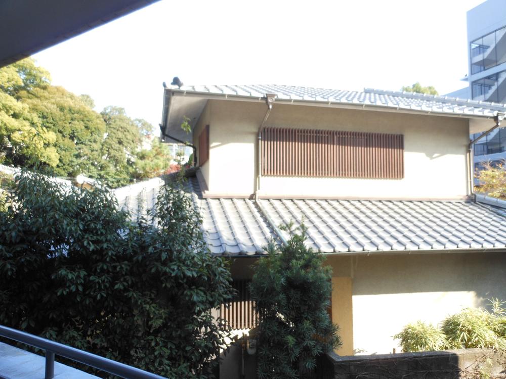View photos from the dwelling unit. View from the site (December 2013) Shooting