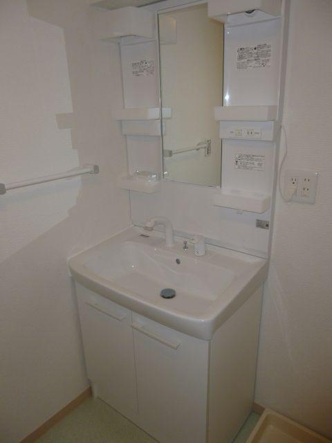 Wash basin, toilet