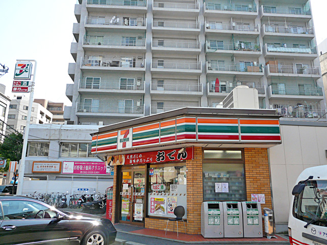 Convenience store. 300m to Seven-Eleven (convenience store)